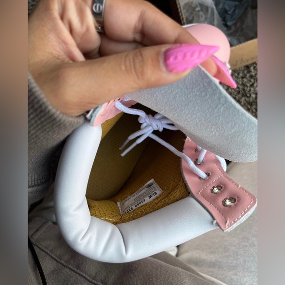 Baby Pink timberlands Size 6 1/2 - Picture 3 of 3